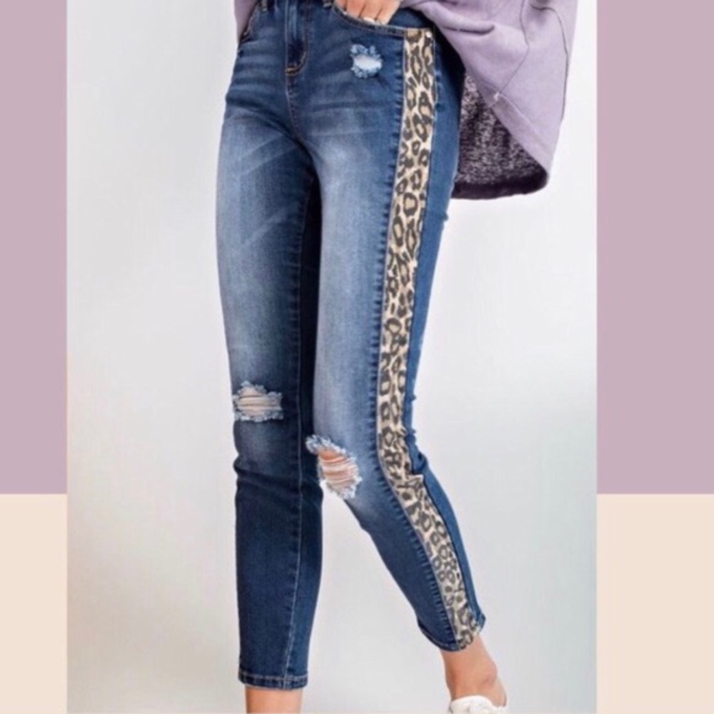 Easel Jeans Skinny Jeans Blue distressed Wash with animal print side panel Small